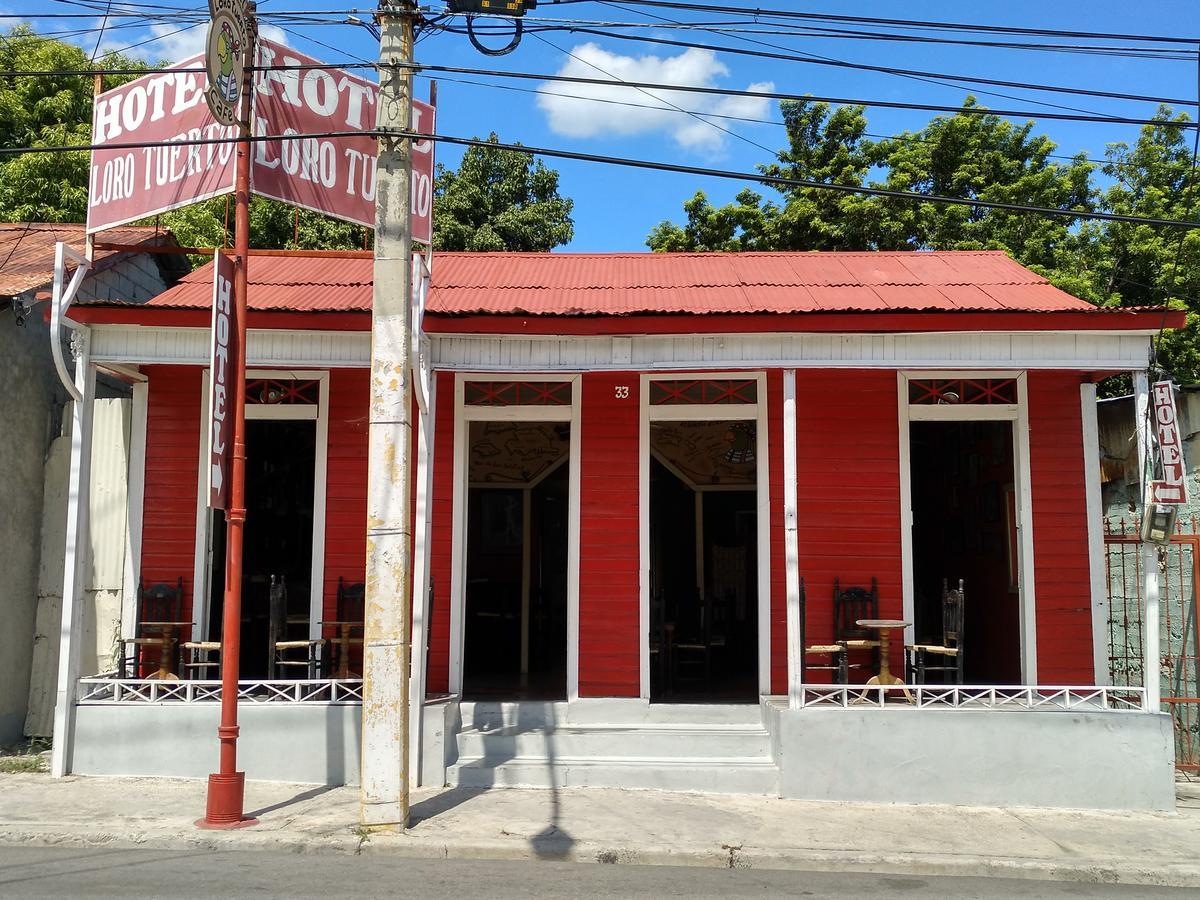 Hotel Loro Tuerto Barahona Exteriör bild