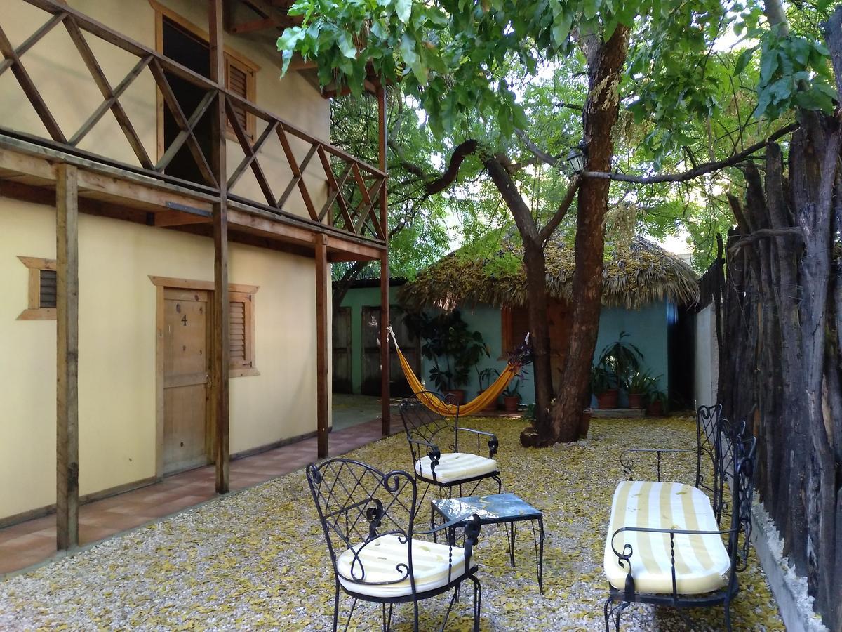 Hotel Loro Tuerto Barahona Exteriör bild