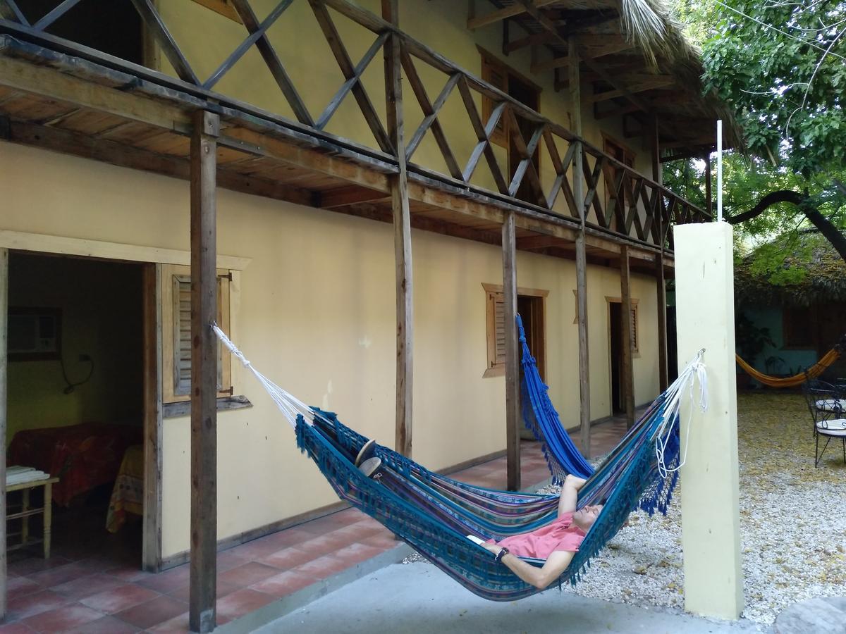 Hotel Loro Tuerto Barahona Exteriör bild