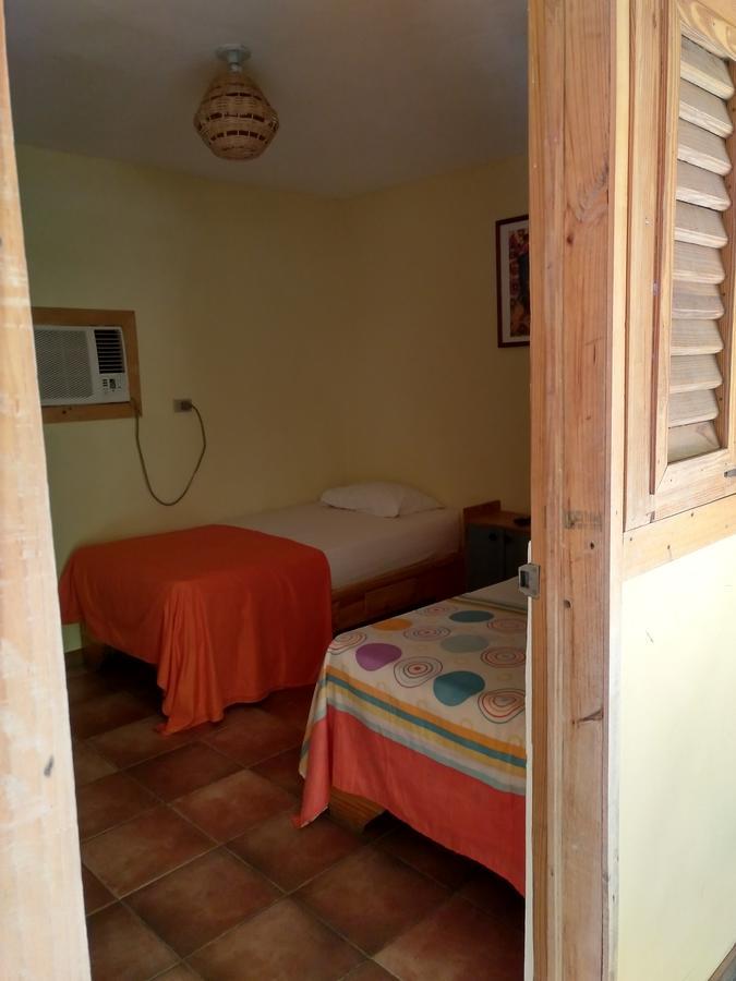 Hotel Loro Tuerto Barahona Exteriör bild