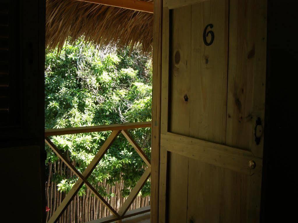 Hotel Loro Tuerto Barahona Exteriör bild
