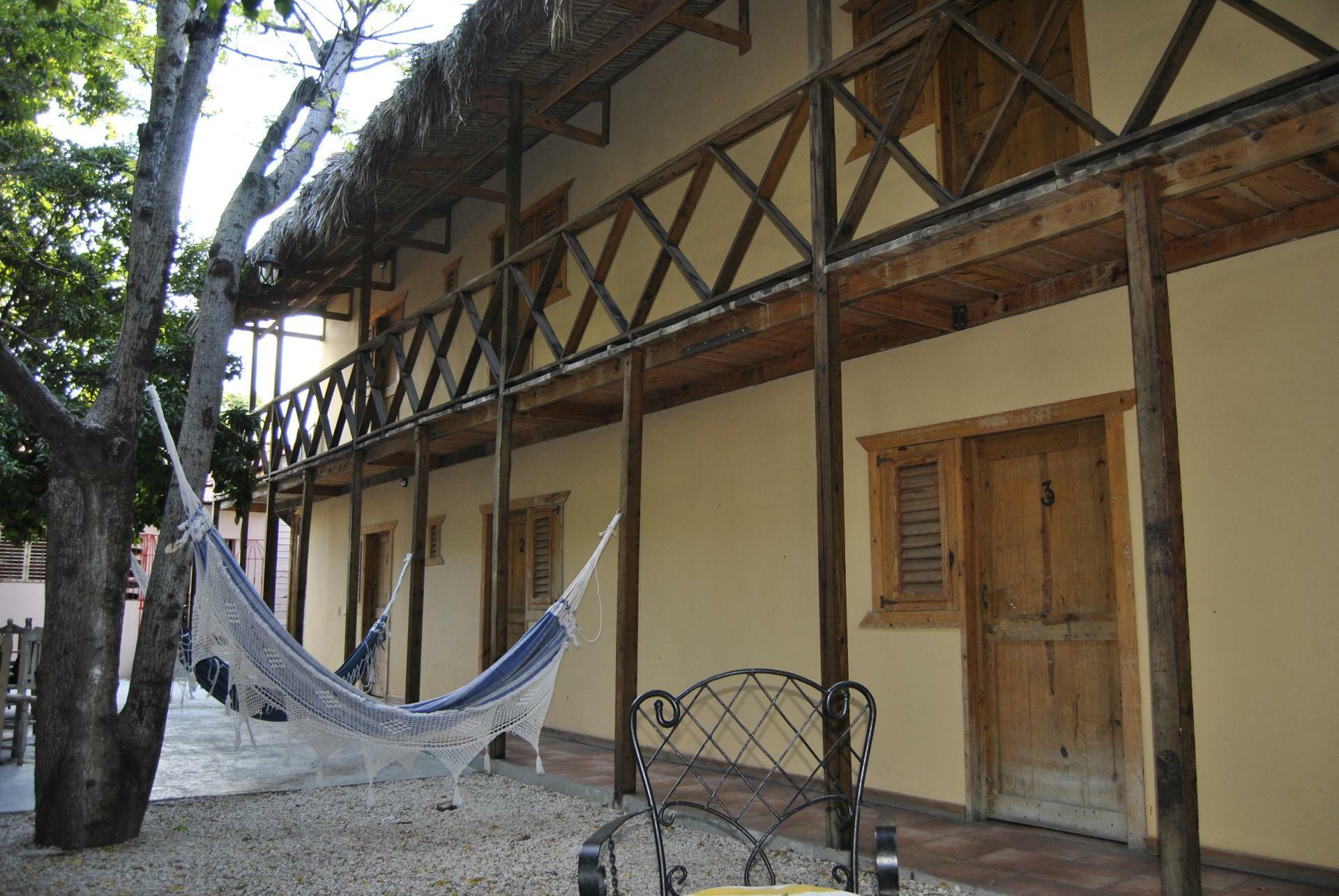 Hotel Loro Tuerto Barahona Exteriör bild